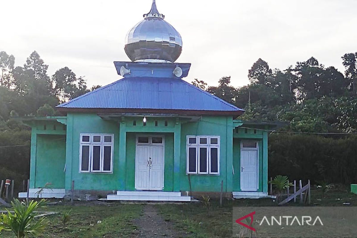 Sensasi tadarus di meunasah tengah hutan