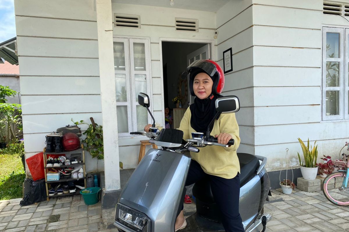 Warga Singkawang beralih gunakan motor listrik