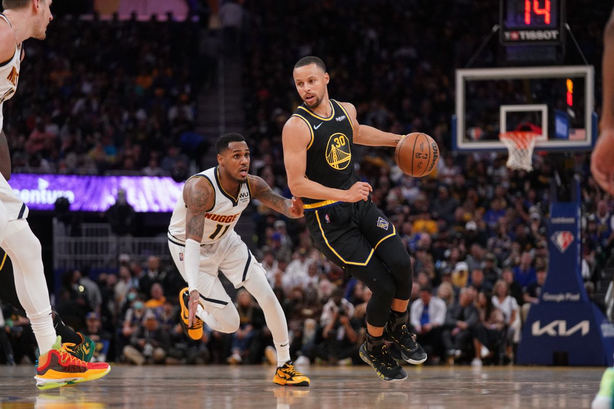 Ringkasan NBA:  Stephen Curry kembali berlaga, Warriors kalahkan Nuggets