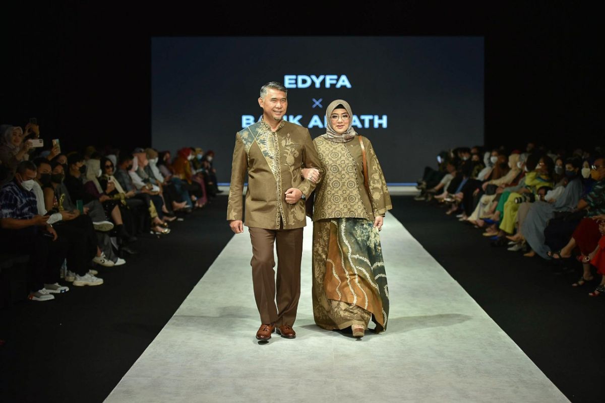 Dukung penuh IKM Jambi, Fasha melenggang di Indonesia Fashion Week