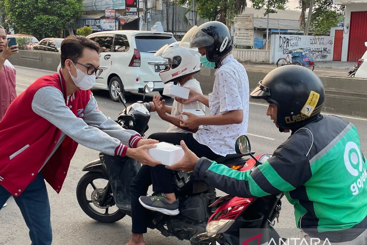 Relawan Indonesia Moeda Banten bagikan ratusan takjil di Kota Serang