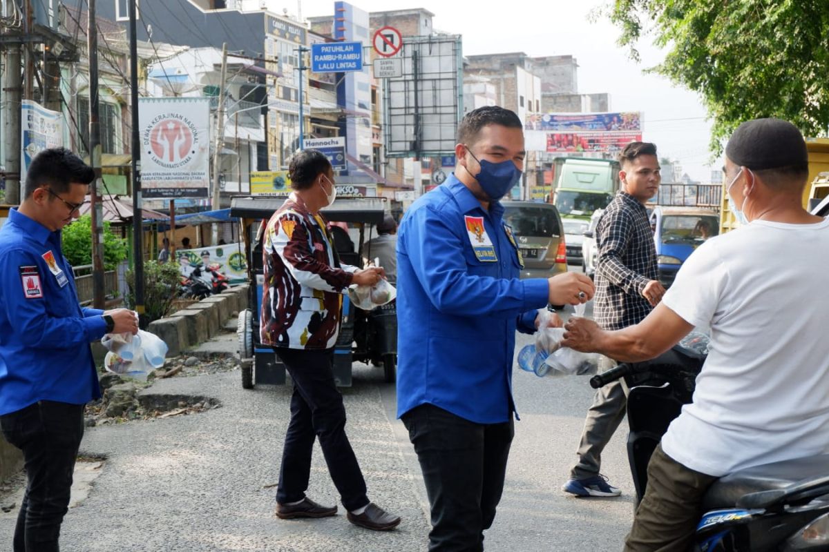 Siap bagi takjil, DPD KNPI Labura laksanakan 