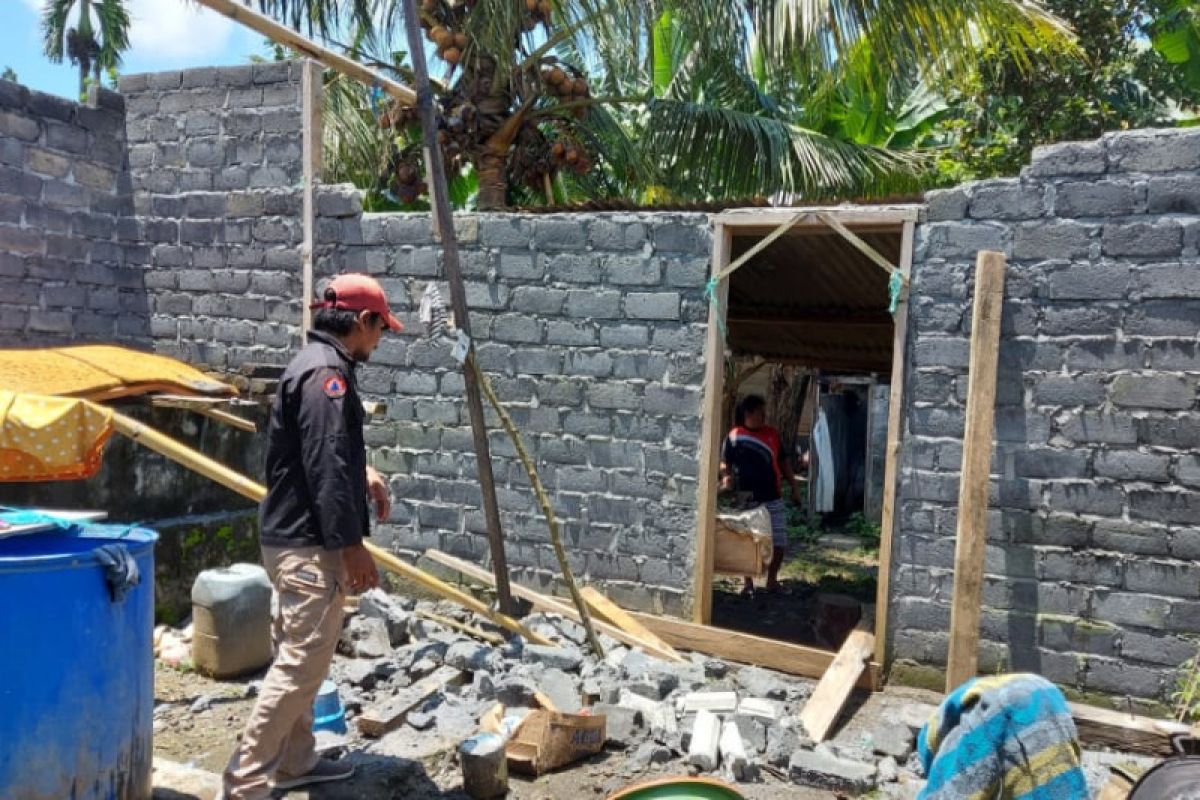 101 rumah rusak akibat gempa M5 di Halmahera Utara