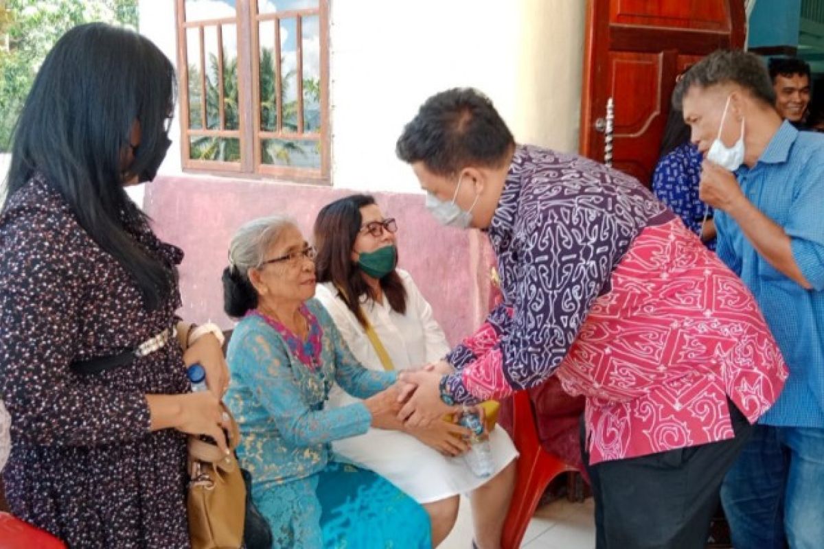 Ikuti ibadah di HKBP Lumban Lintong,  Bupati sampaikan salam paskah bagi masyarakat Samosir