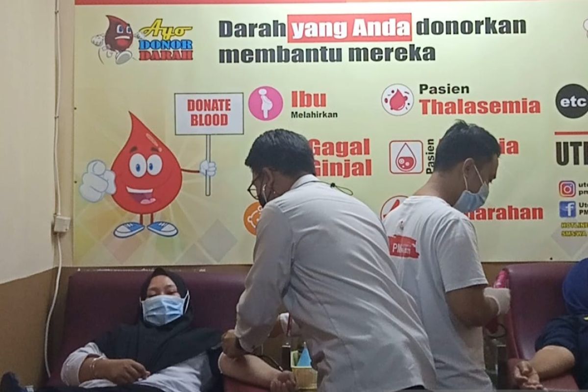 PMI Sukabumi siap melayani pendonor darah hingga larut malam