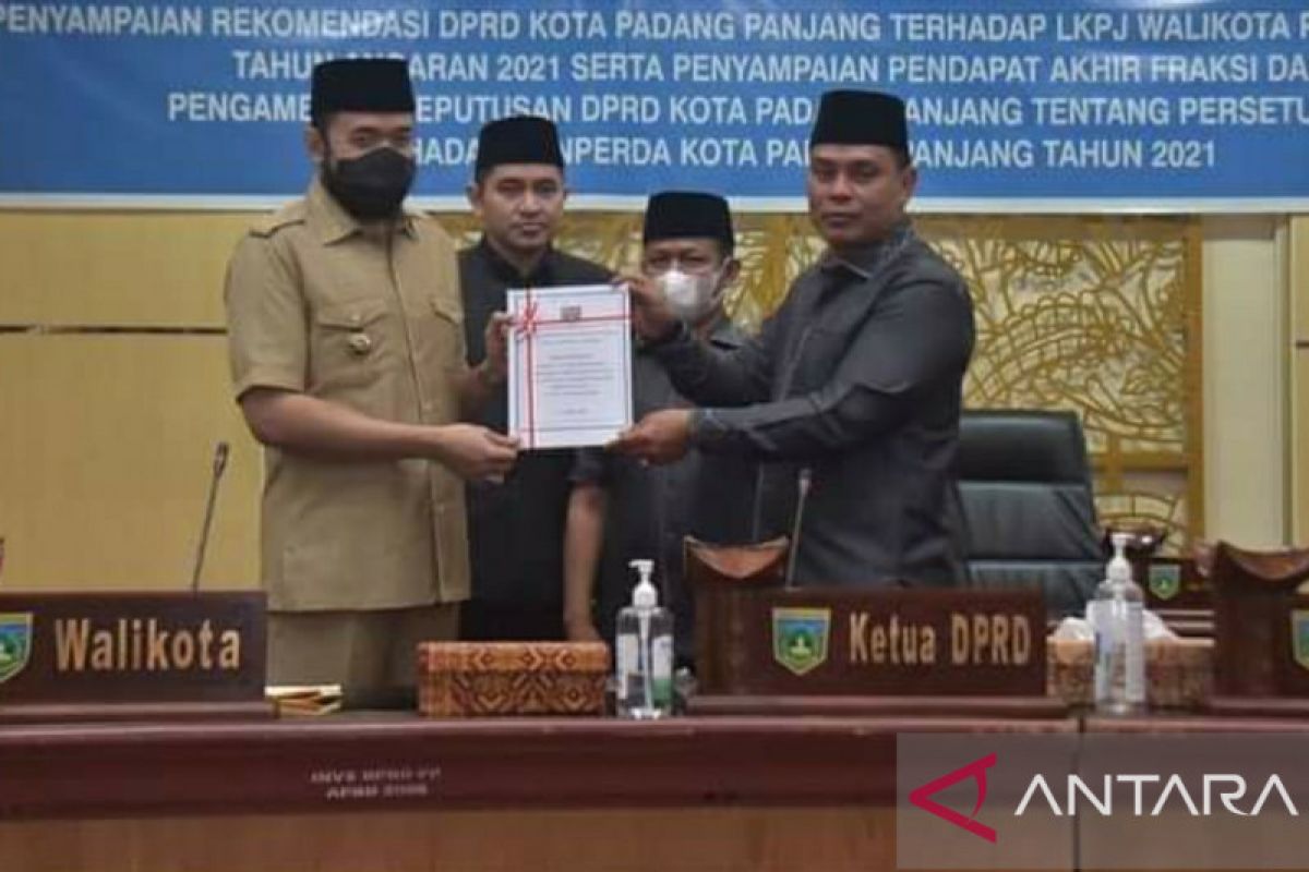 DPRD Padang Panjang sampaikan rekomendasi terhadap LKPjtahun anggaran 2021