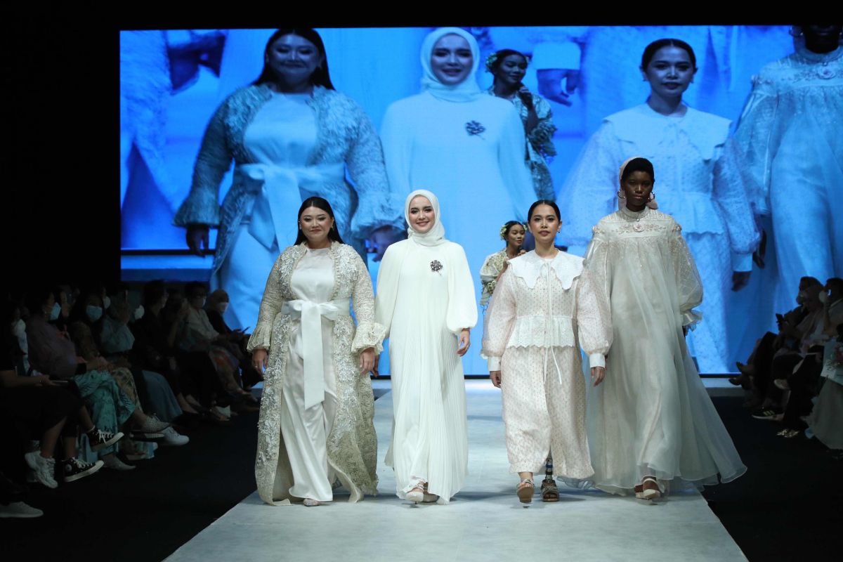 Wardah gandeng empat desainer di Indonesia  Fashion Week 2022