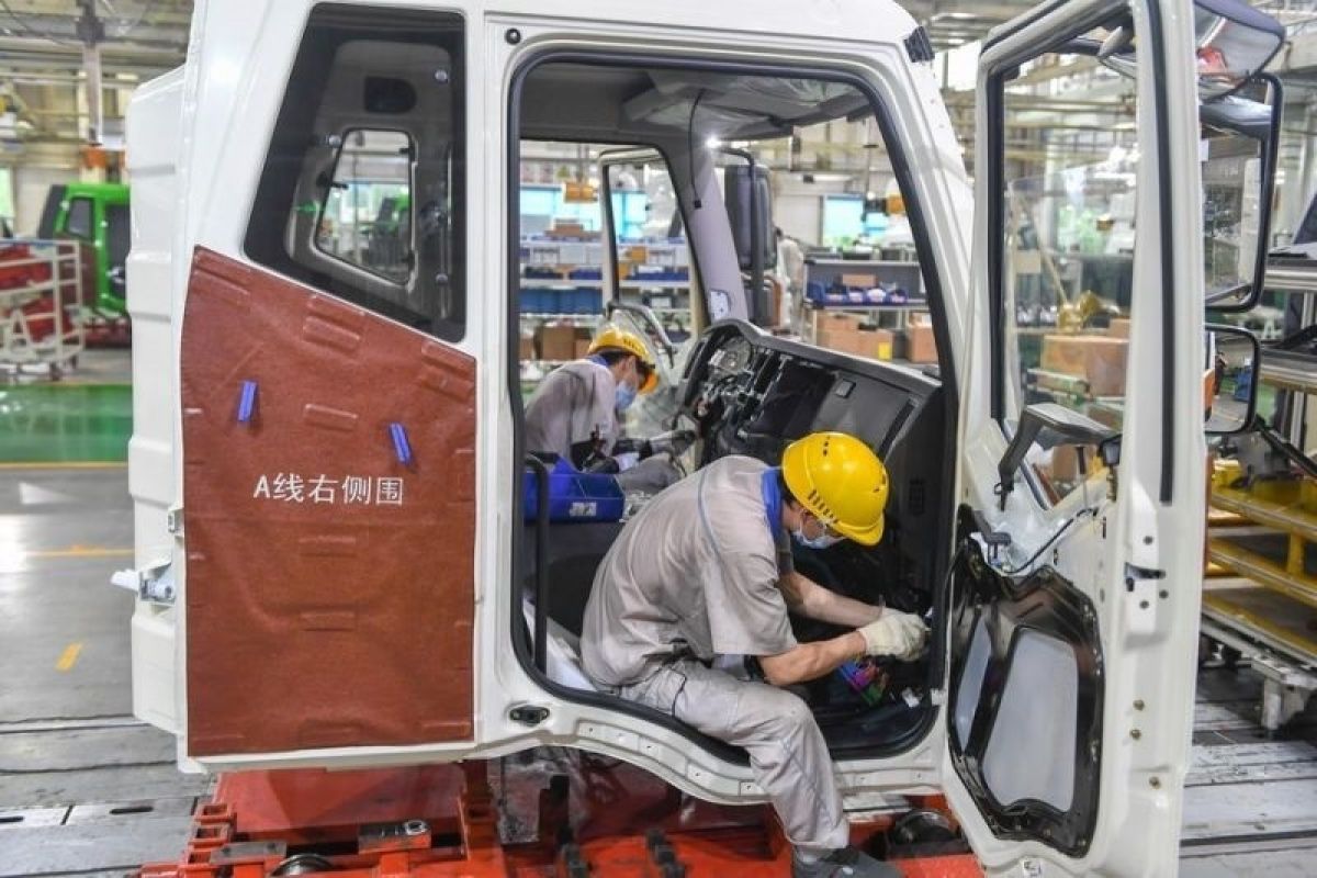 Sebanyak lima pabrik produsen otomotif China di Changchun kembali beroperasi