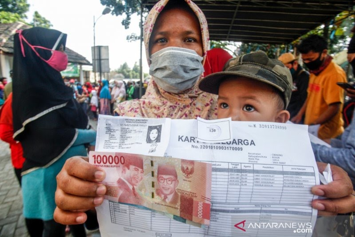 Ribuan KK di Ambon terima BLT minyak goreng, data KPM masih salah alamat