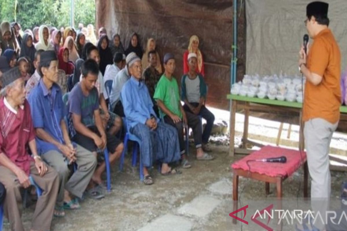 Pemkab Hulu Sungai Tengah bagikan takjil sambil sosialisasi vaksinasi