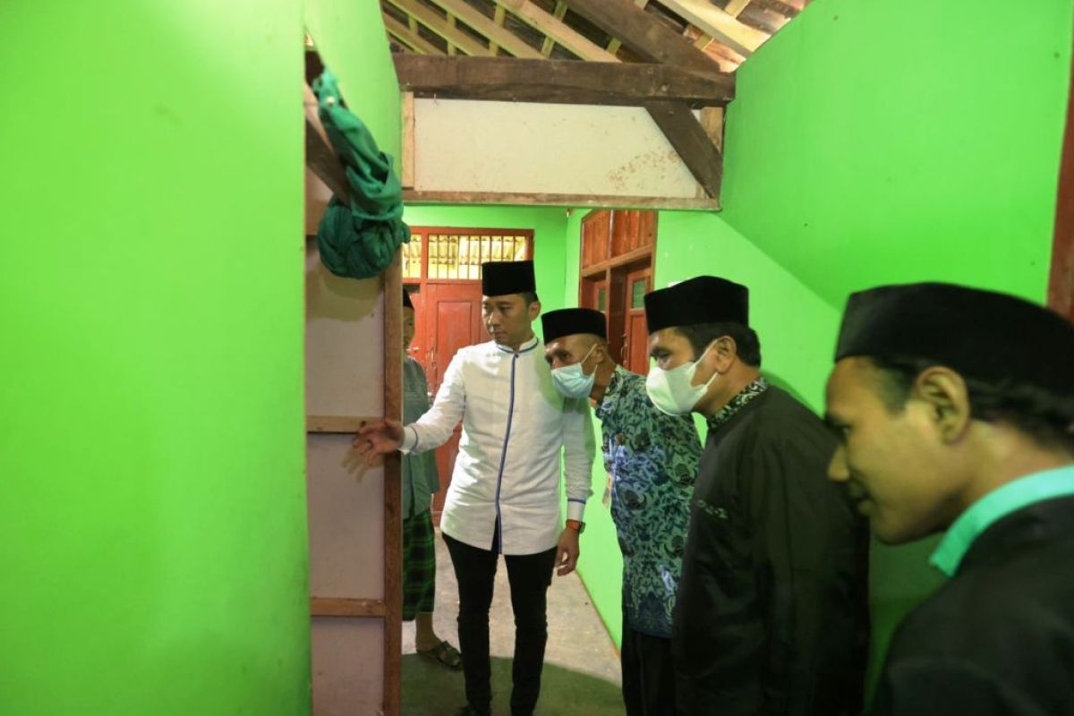 Safari Ramadhan, Ibas tinjau pembangunan asrama putri pondok pesantren di Pacitan