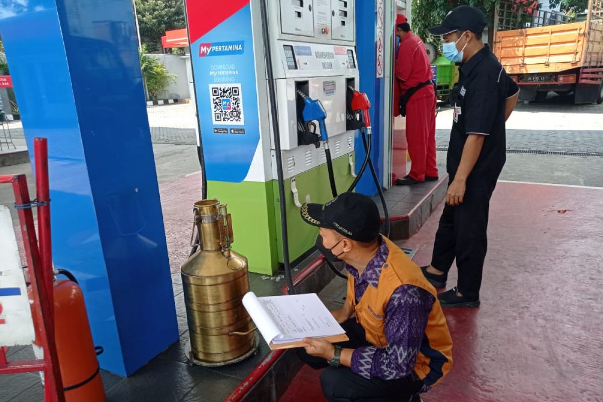 Disperdagin Kota Kediri cek pompa ukur sejumlah SPBU