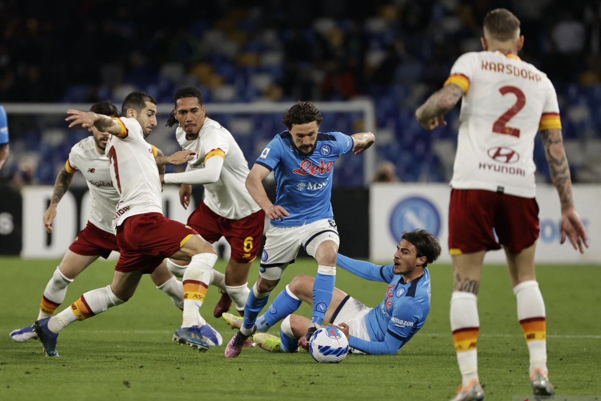 Napoli dan AS Roma berbagi