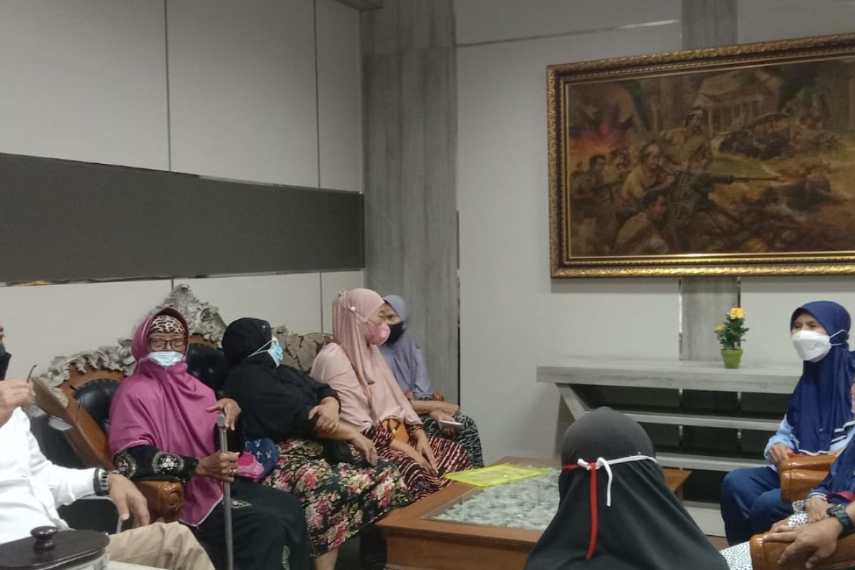 Pimpinan DPRD Surabaya tindak lanjuti laporan warga belum terima bantuan PKH
