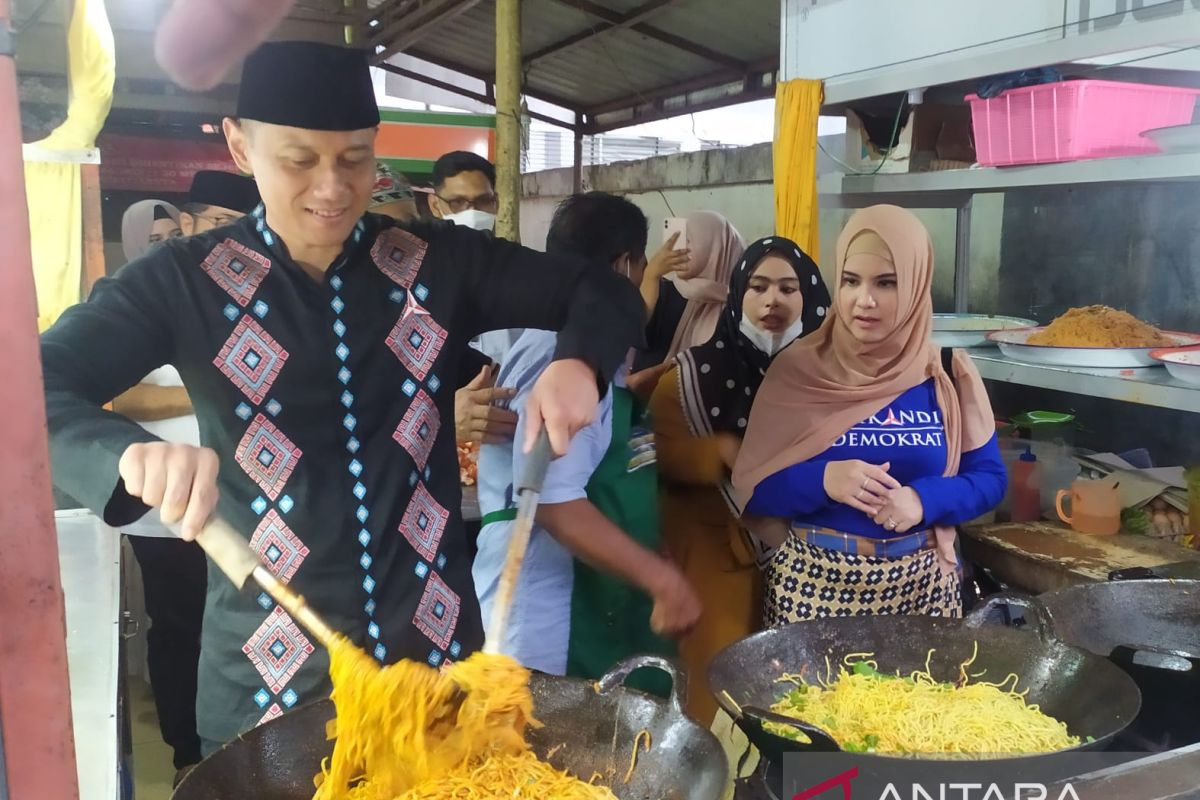 AHY doakan keberkahan penjual takjil di Banda Aceh