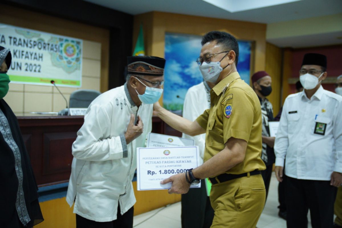 Pemkot Pontianak berikan uang transportasi bagi 230 petugas Fardhu Kifayah