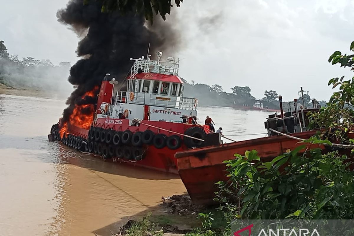 Satu tewas akibat kapal tugboat terbakar di Sungai Batanghari