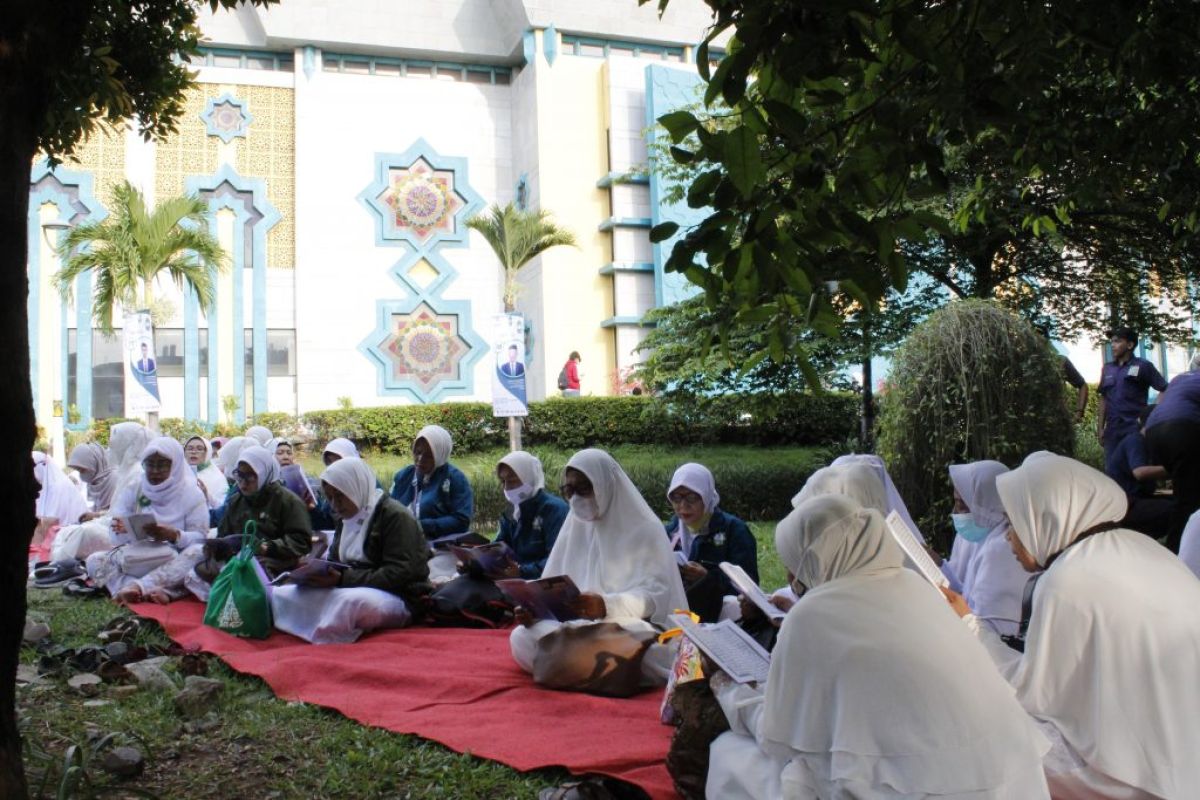 Ribuan warga DKI ikut ngabuburit sambil tadarus Al-Quran di JIC