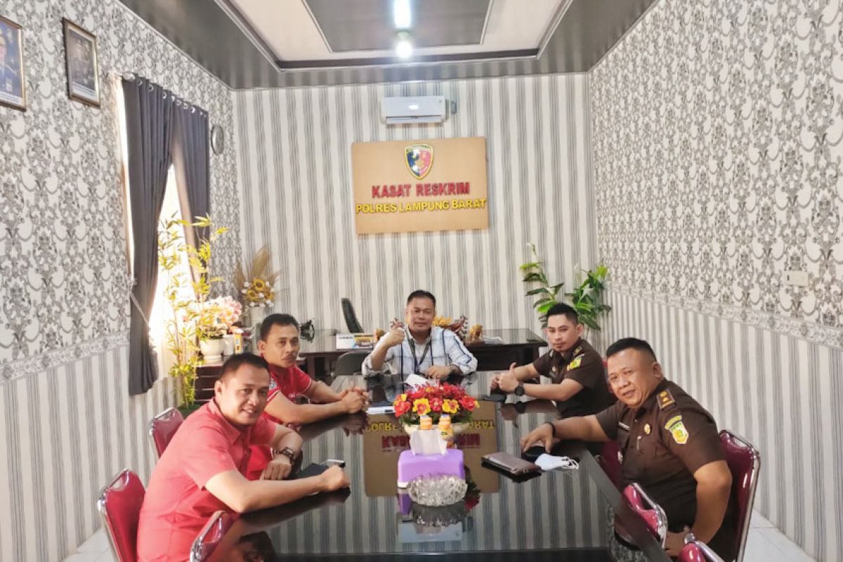 Kejaksaan-polisi komitmen berantas korupsi di Lampung Barat