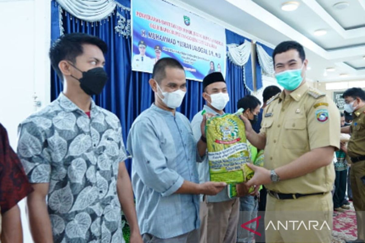 Bupati Pangkep serahkan bantuan benih pertanian