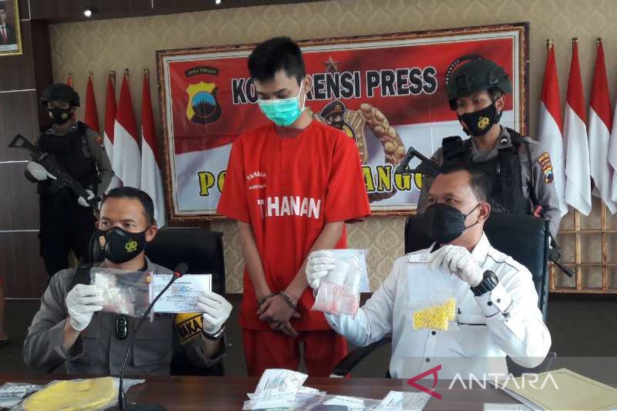Pemilik ratusan butir pil koplo di Temanggung ditahan