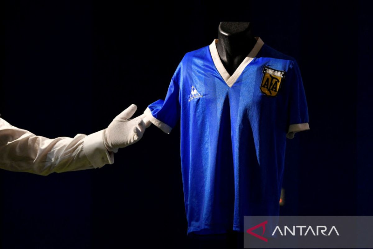 Kostum 'Tangan Tuhan' Maradona laku Rp128,6 miliar