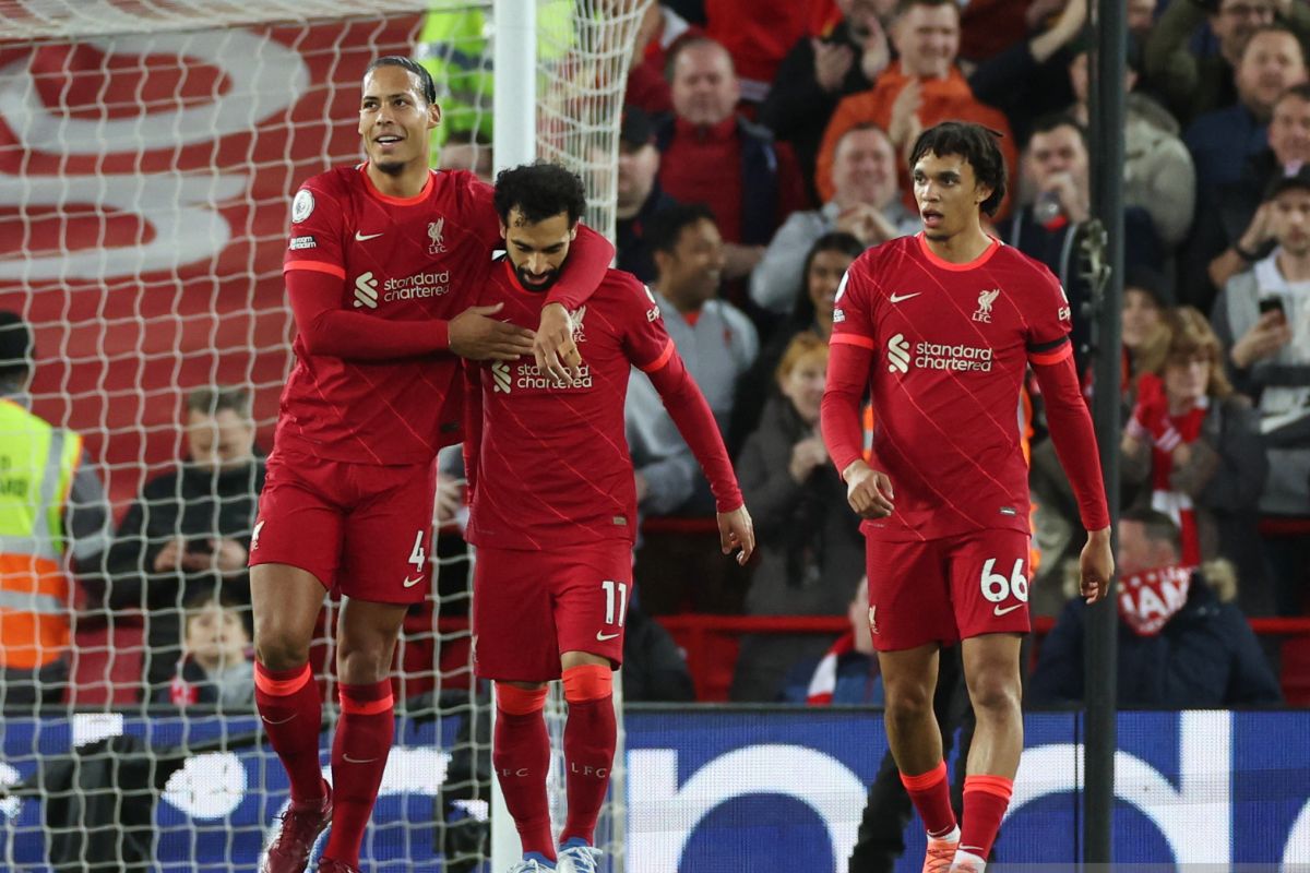 Liverpool ke puncak klasemen usai cukur MU empat gol tanpa balas