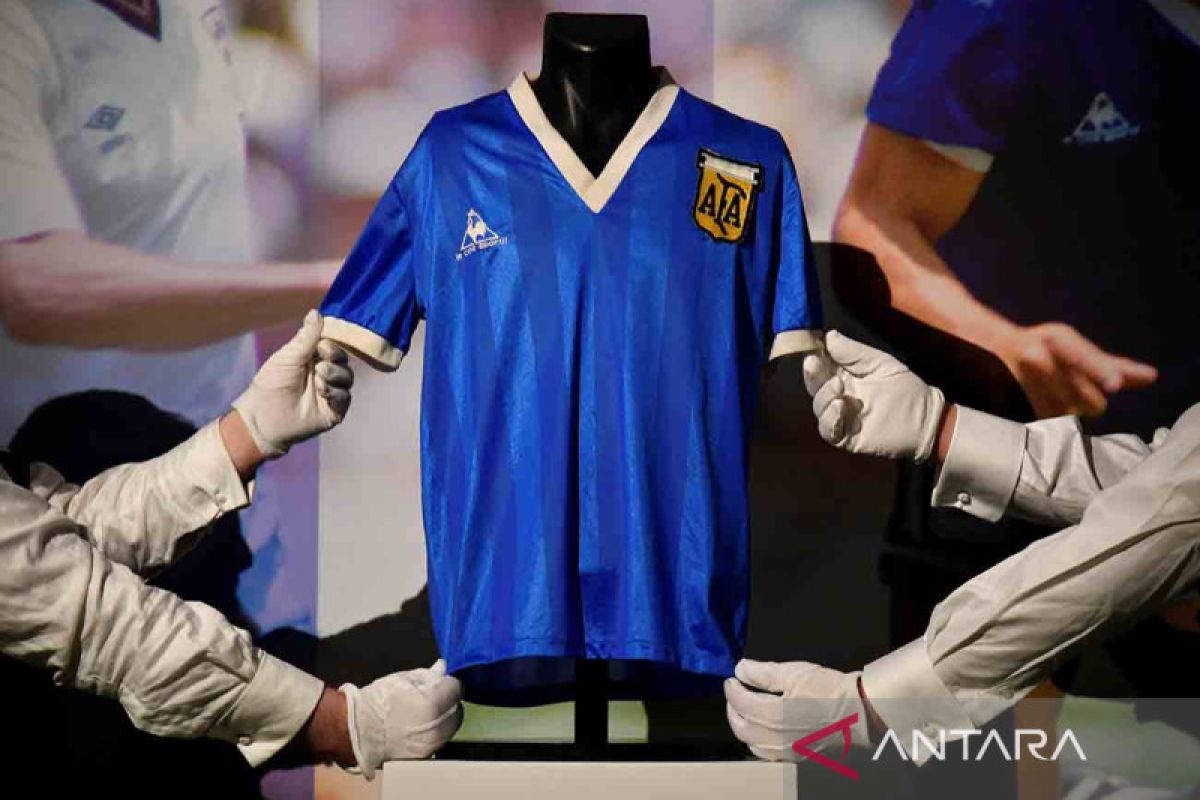 Jersey 'Tangan Tuhan' Maradona laku Rp128,6 miliar