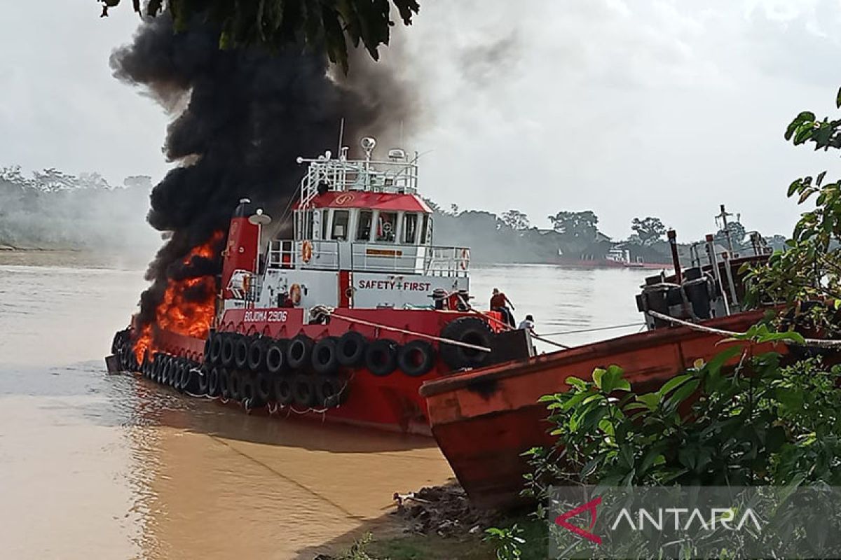 Polisi periksa sejumlah saksi terkait kebakaran Tugboat Bojoma 2906