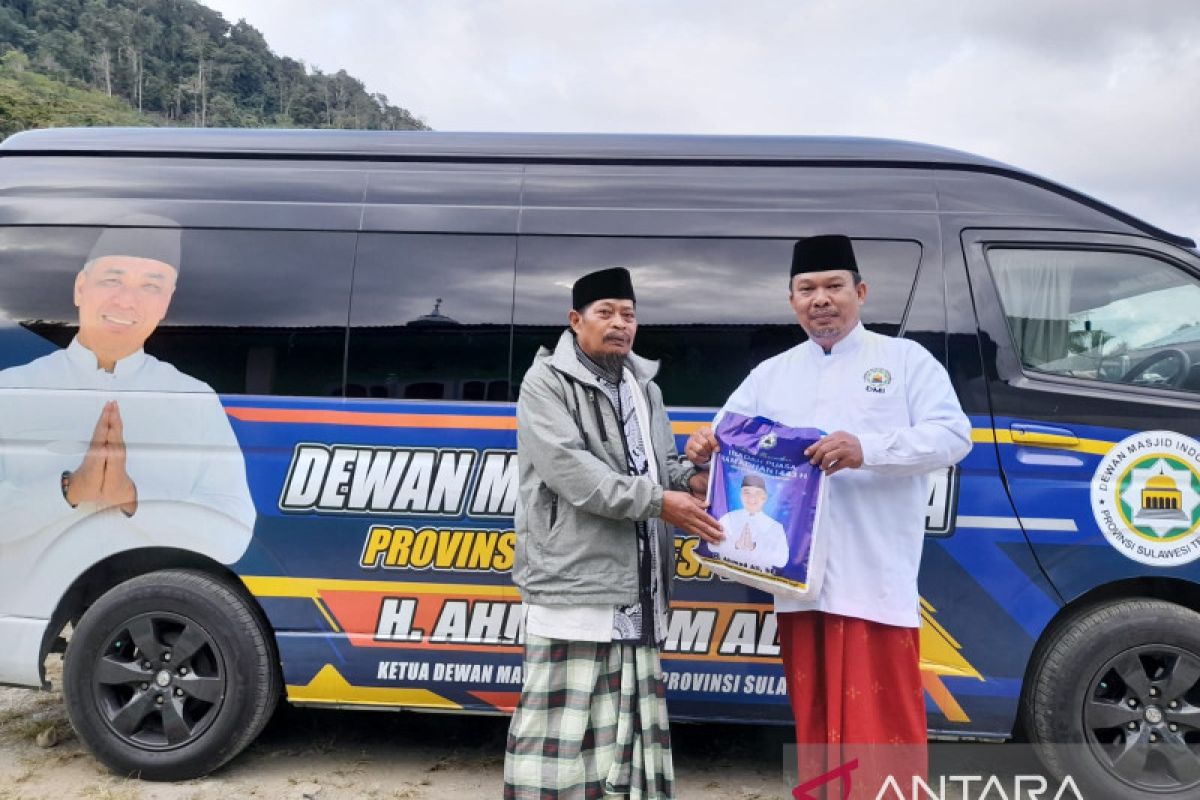 DMI Sulteng  salurkan 1.000 paket pangan ke dhuafa di Poso