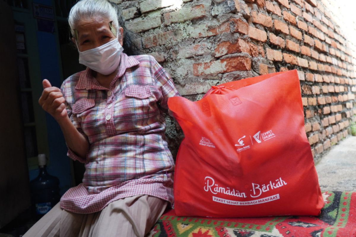 Dompet Dhuafa-LAZNas Pertamina Hulu Rokan Jakarta salurkan 100 paket sehat untuk yatim dan dhuafa