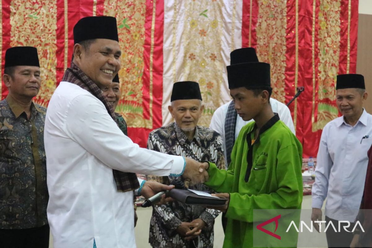 Pemkab Solok dan Baznas santuni anak yatim dalam acara buka puasa bersama