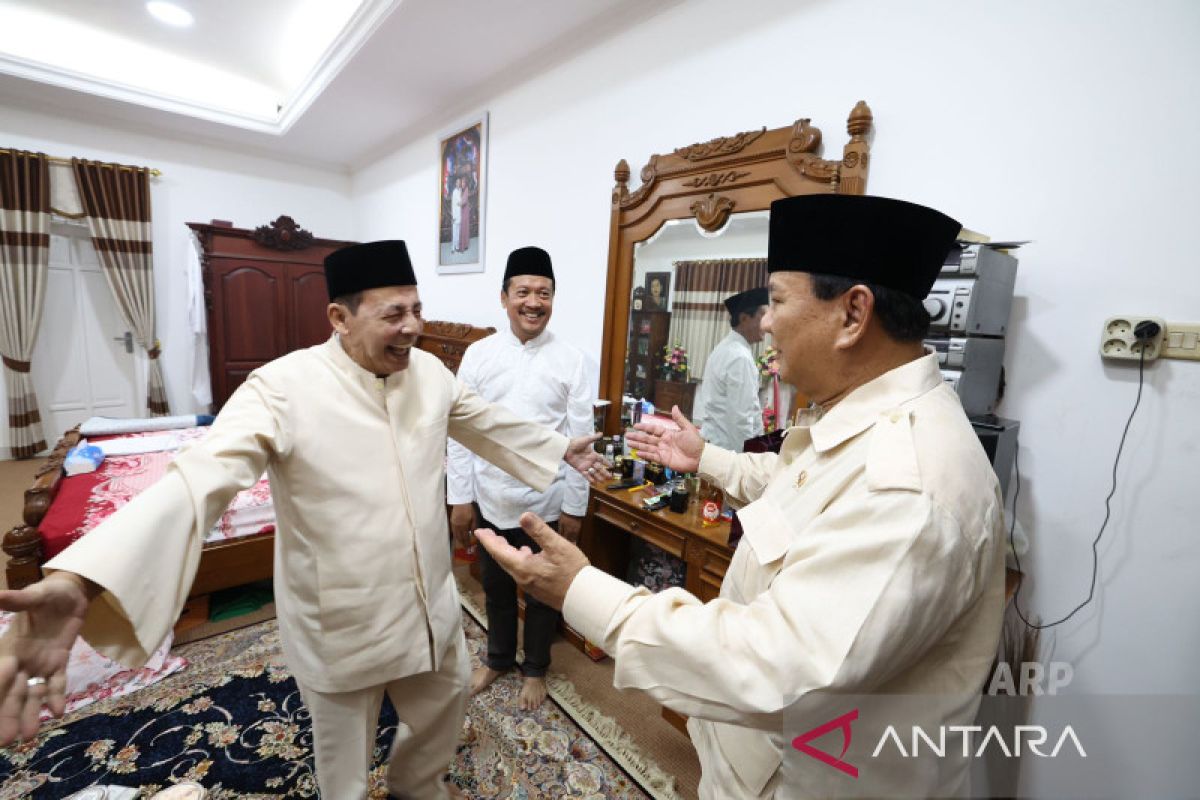 Prabowo Subianto temui Habib Luthfi di kediamannya