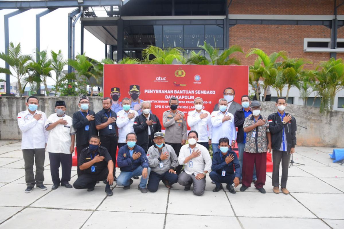 Wakapolda Lampung serahkan bantuan dari Kapolri kepada 50 anggota KSPSI