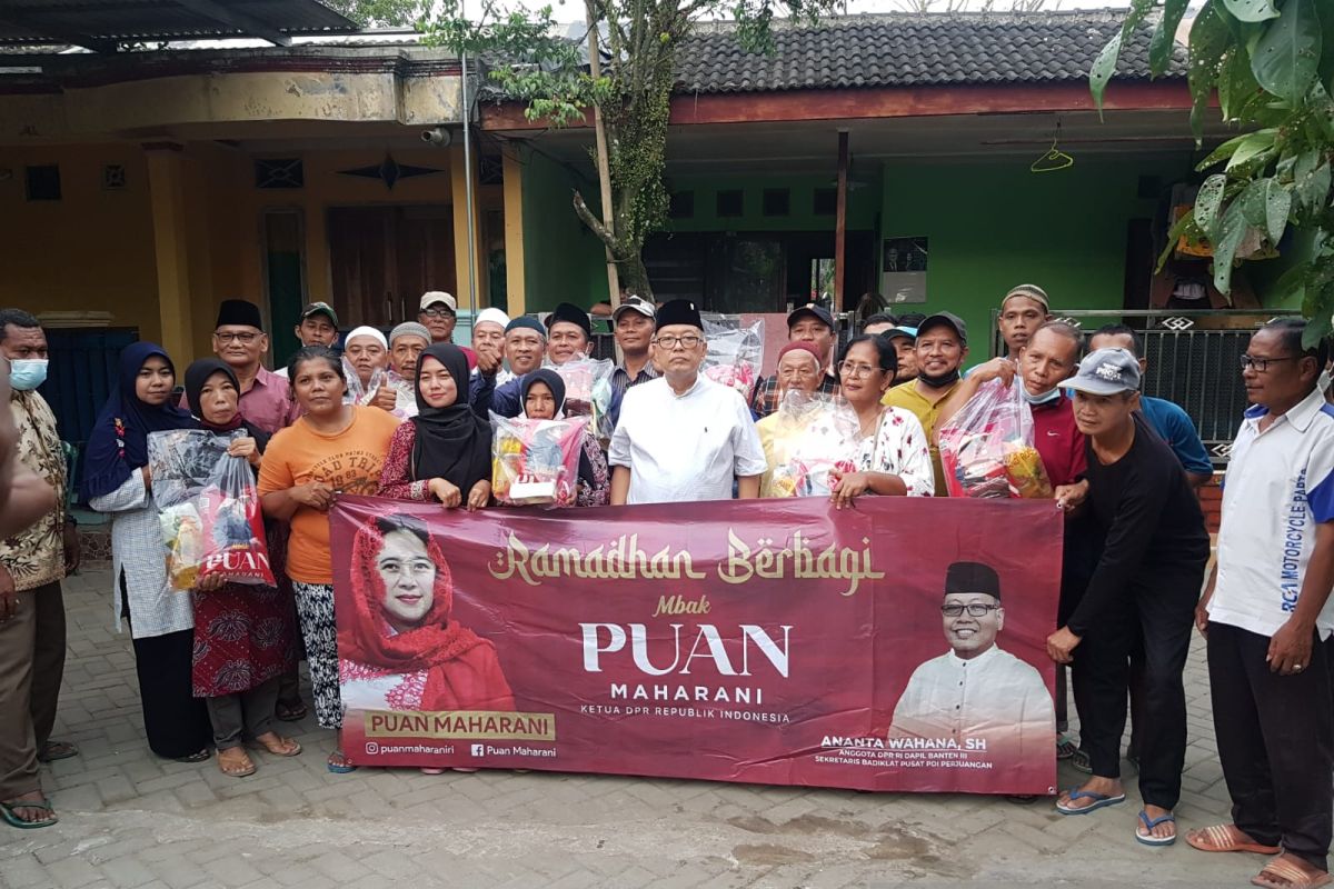 Puan Maharani salurkan bantuan ribuan paket sembako di Tanggerang