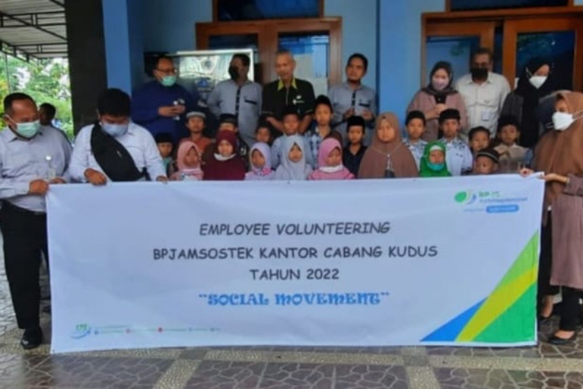 "Employee volunteering" BPJAMSOSTEK Kudus memberi bantuan panti asuhan