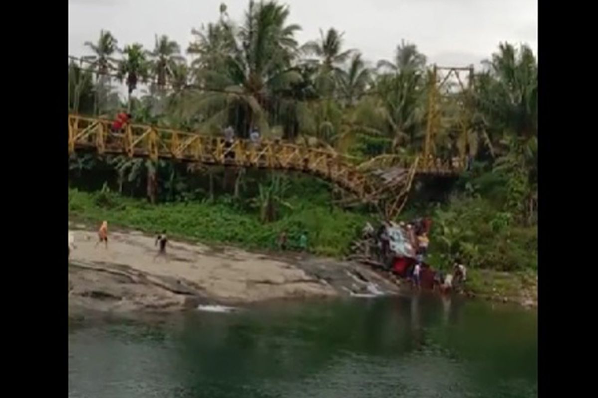 Jembatan putus, dua warga Bengkulu Selatan meninggal