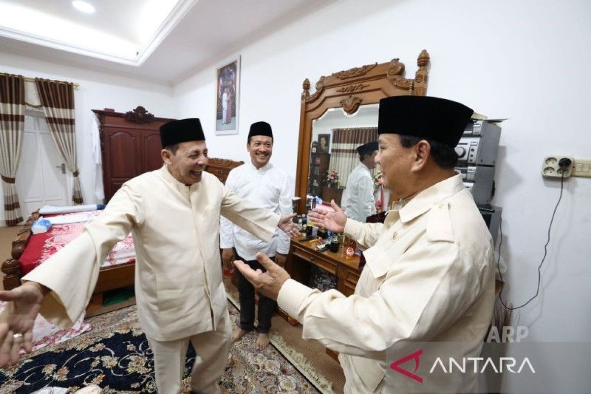Menhan Prabowo Subianto temui Habib Luthfi di kediamannya