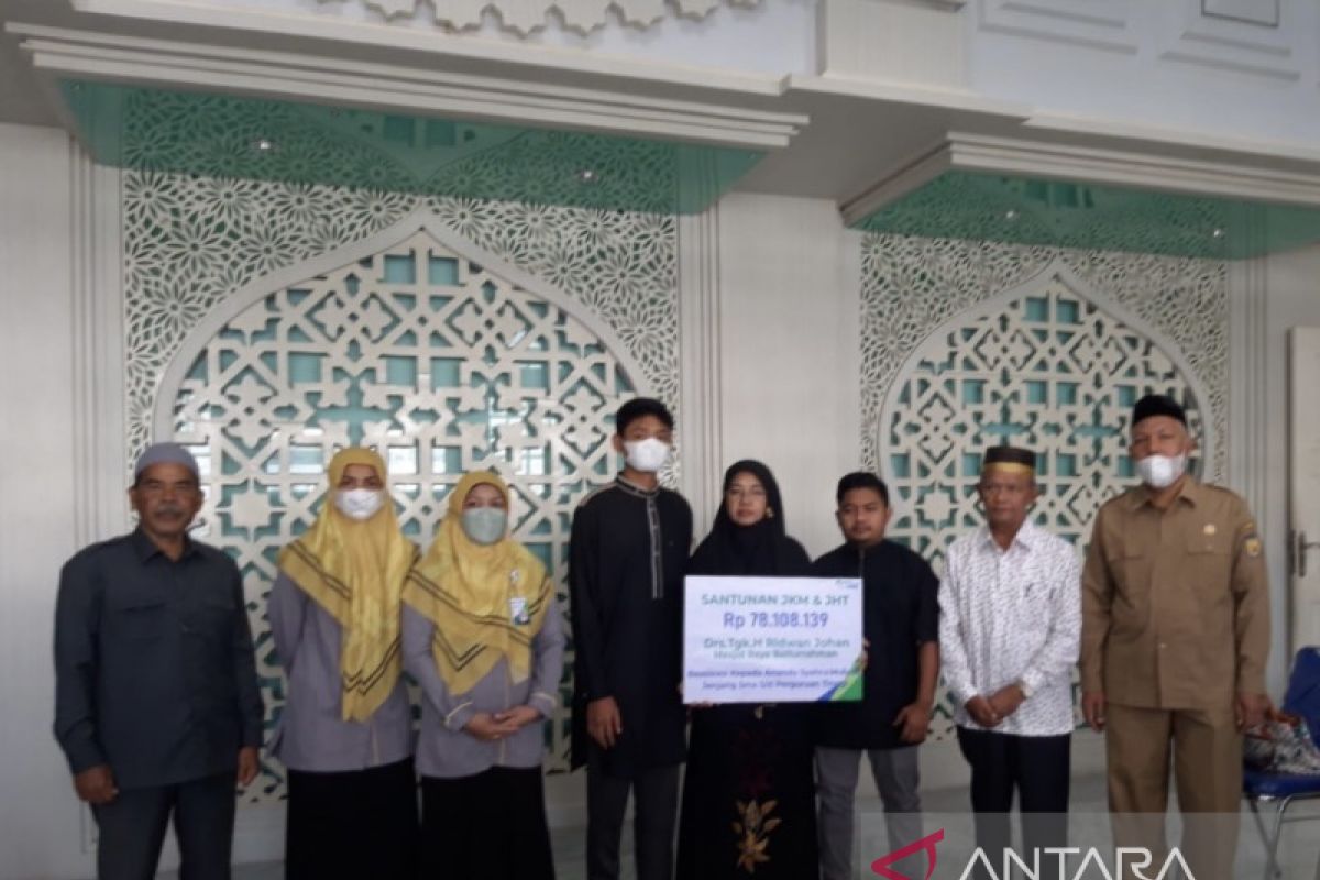Ahli waris wakil iman Masjid Raya Baiturrahman terima santunan JKK