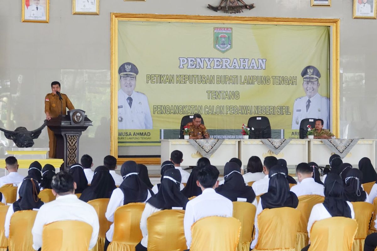 Bupati Lampung Tengah serahkan SK pengangkatan CPNS