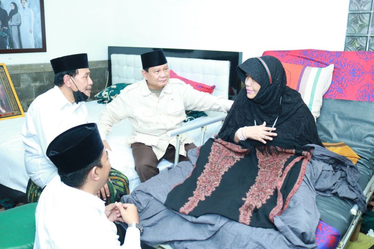 Menhan Prabowo kunjungi Ketua MUI Jatim di Probolinggo