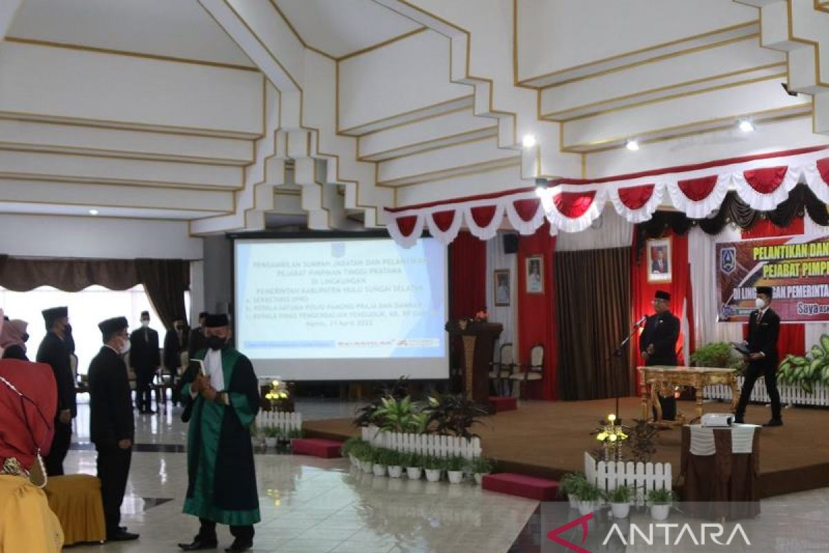 Bupati HSS lantik pejabat tinggi pratama