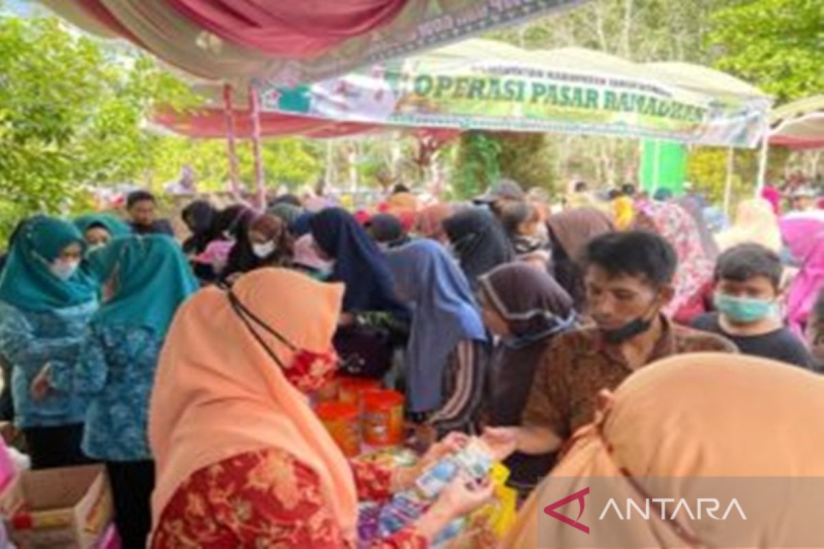 Tanah Bumbu gelar operasi pasar di Kecamatan Angsana