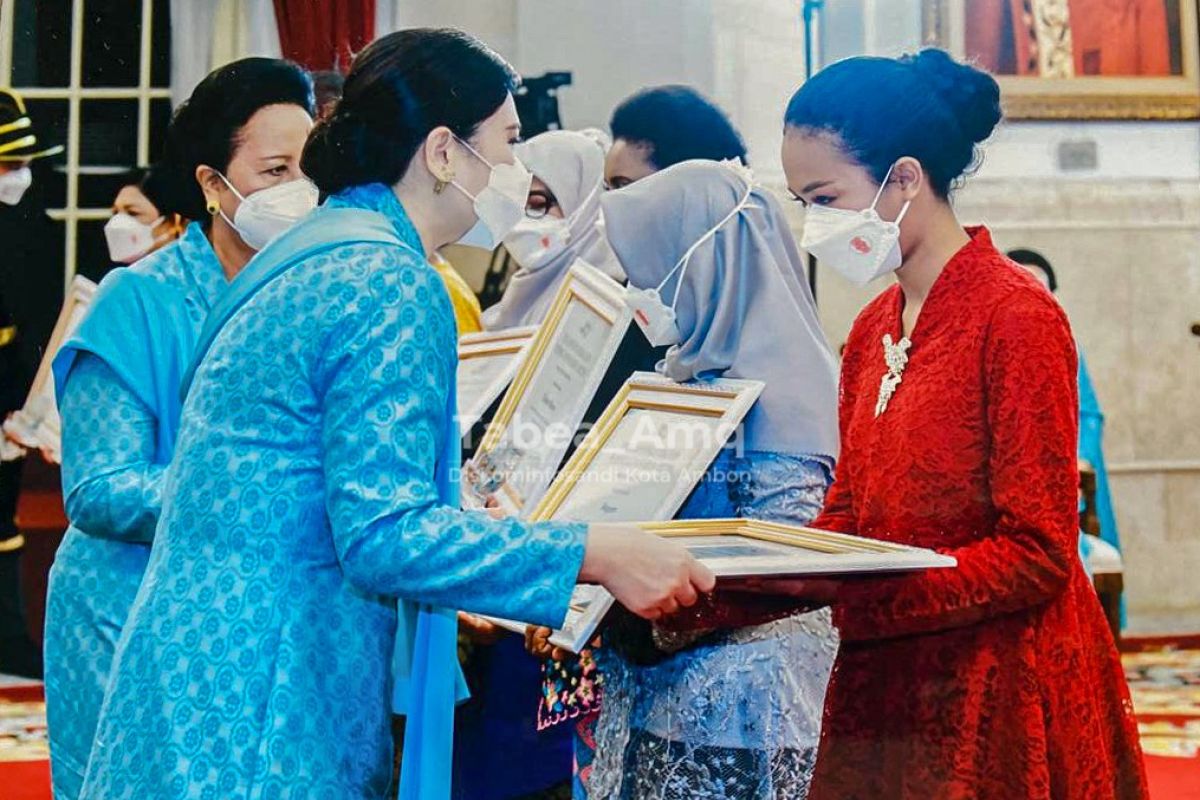 Kezia Tulalessy penggiat lingkungan terima penghargaan hari Kartini, patut diapresiasi