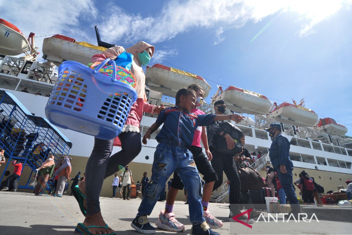 1.000 pemudik asal Sulawesi Tengah  tiba di Pelabuhan Pantoloan Palu