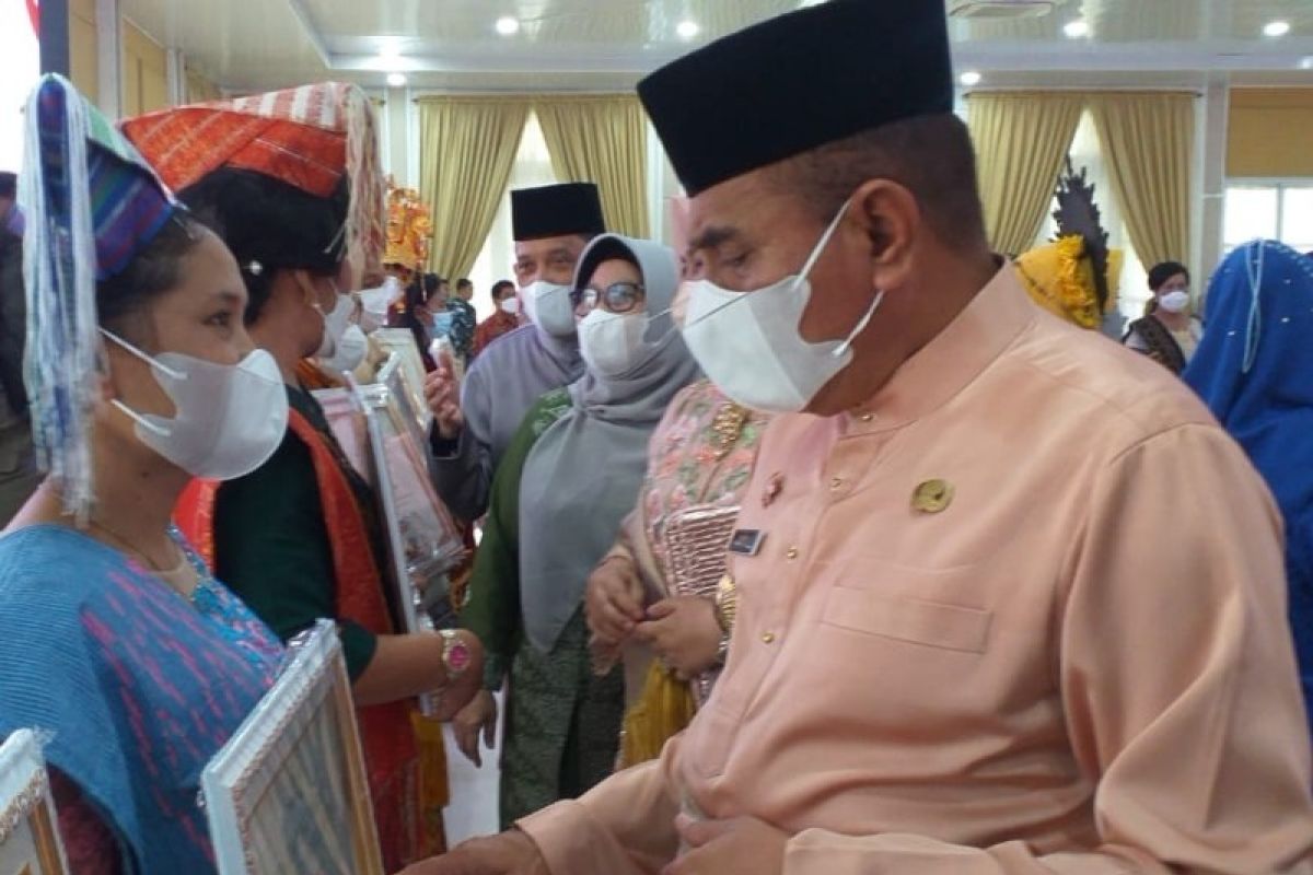 Guru honorer di Simalungun terima penghargaan OASE-KIM di Hari Kartini