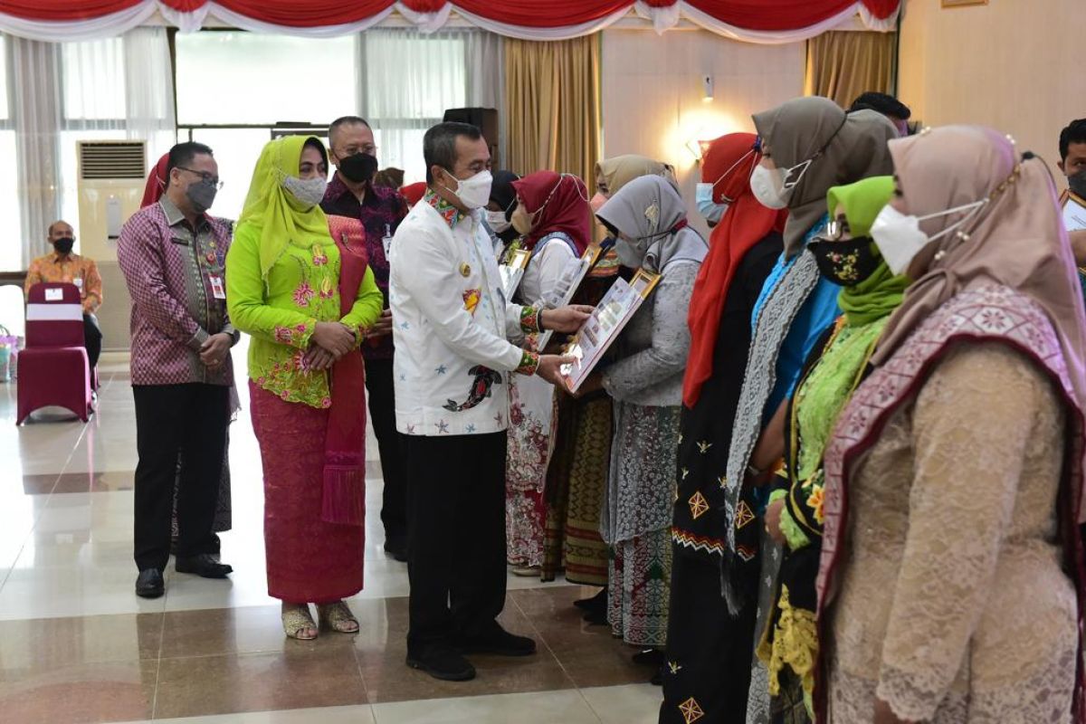 Hari Kartini, BRK berikan Tabungan Sinar total Rp 24 juta untuk 12 wanita hebat