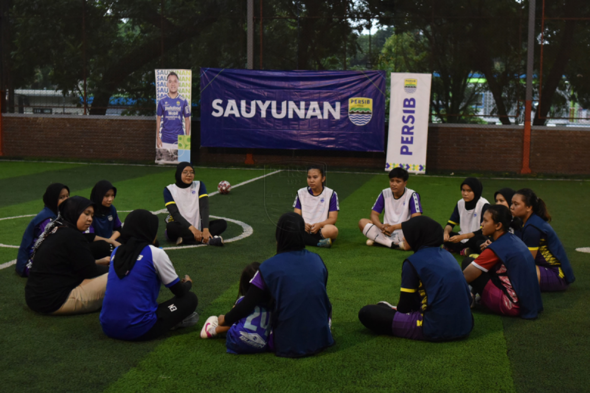 Persib ajak komunitas sepak bola perempuan peringati Hari Kartini