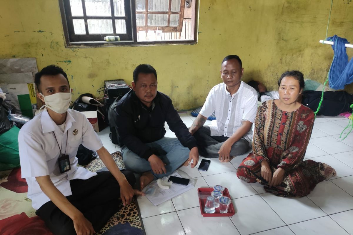 Jasa Raharja Menyerahkan Santunan Korban Kecelakaan Lalu Lintas di Desa Kosambi, Kab. Tangerang