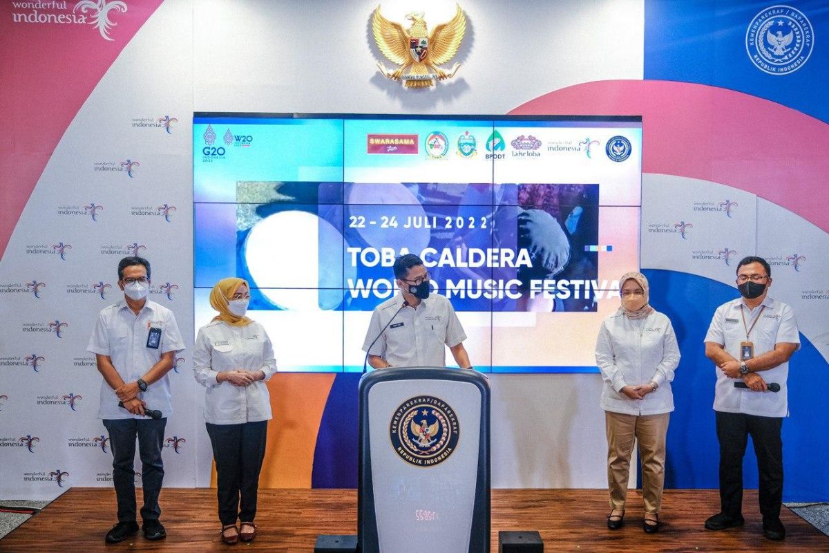 Sandiaga Uno luncurkan kalender event Danau  Toba 2022